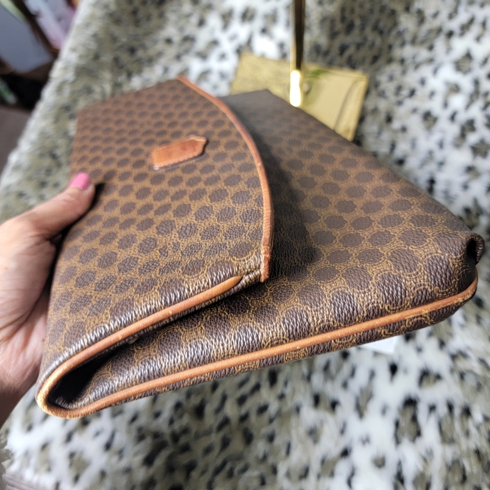 Final✅️ Authentic Celine Brown Monogram Clutch Bag - Picture 9 of 16